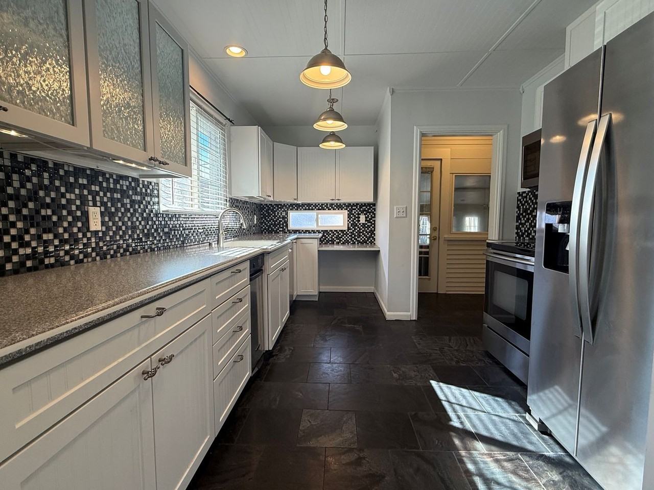 212 N Emerson Ave - Photo 3 of 13