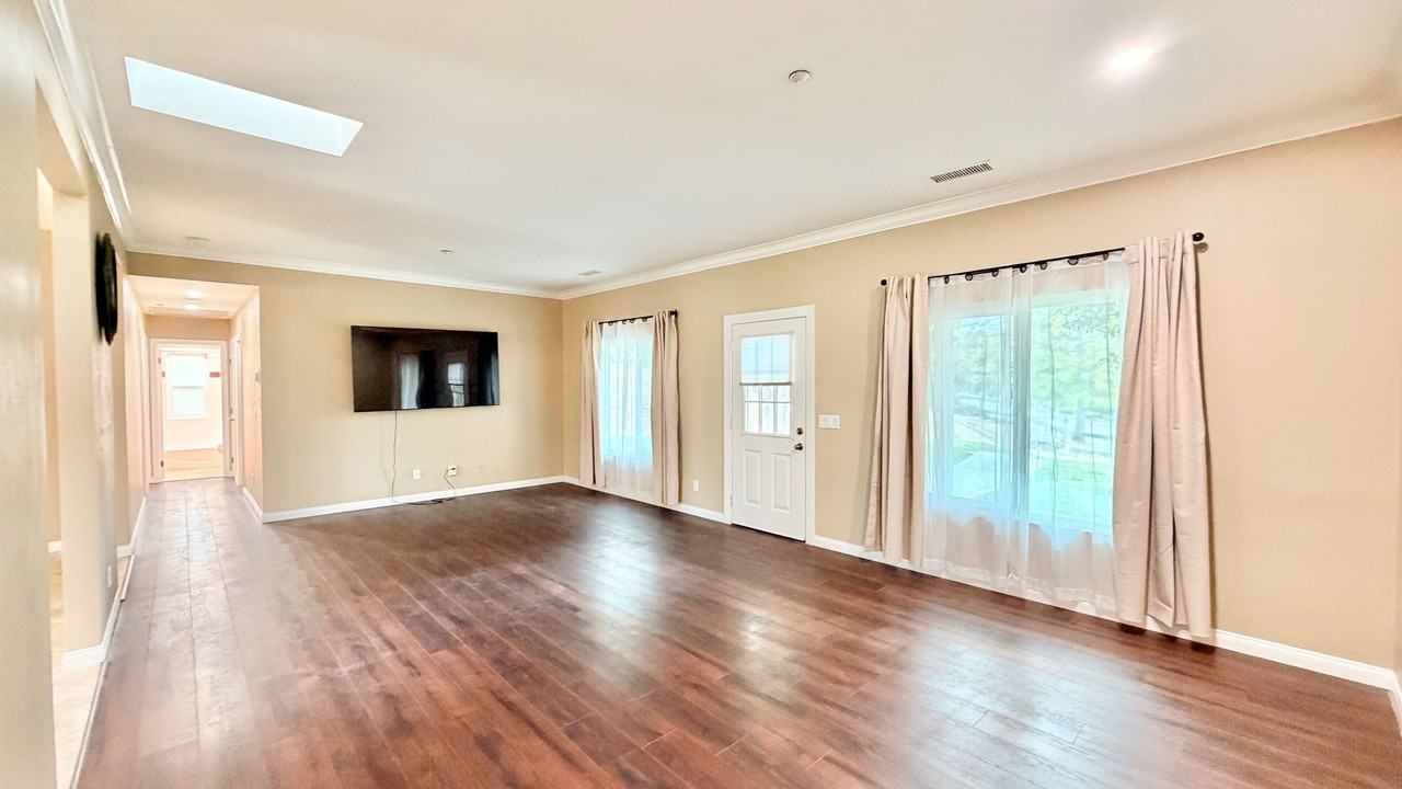 515 Rosvall Dr - Photo 4 of 50