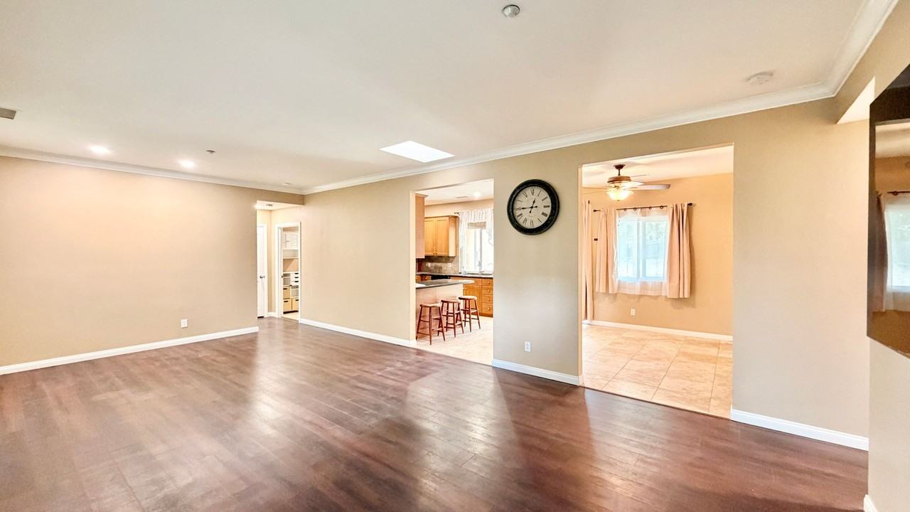 515 Rosvall Dr - Photo 5 of 50