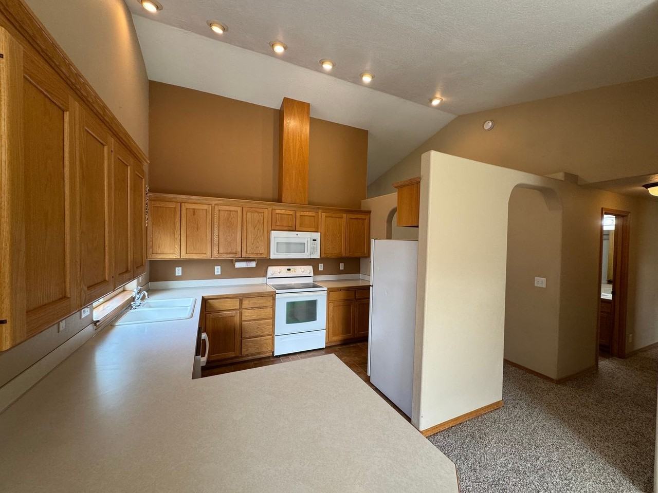 2518 Mangan St - Photo 4 of 20