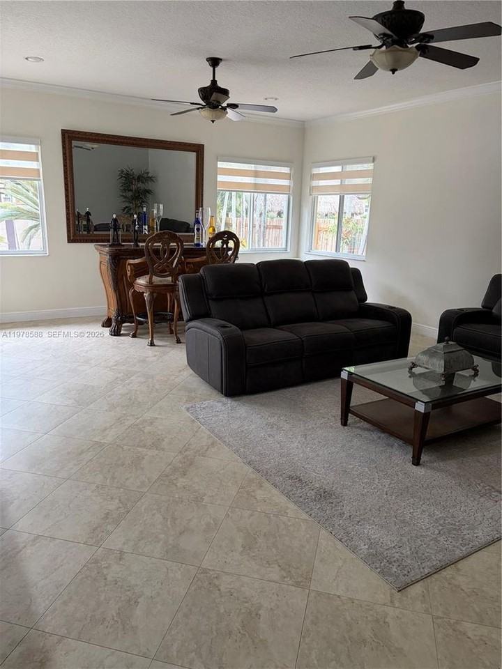 13163 Sw 191st Ter - Photo 2 of 10