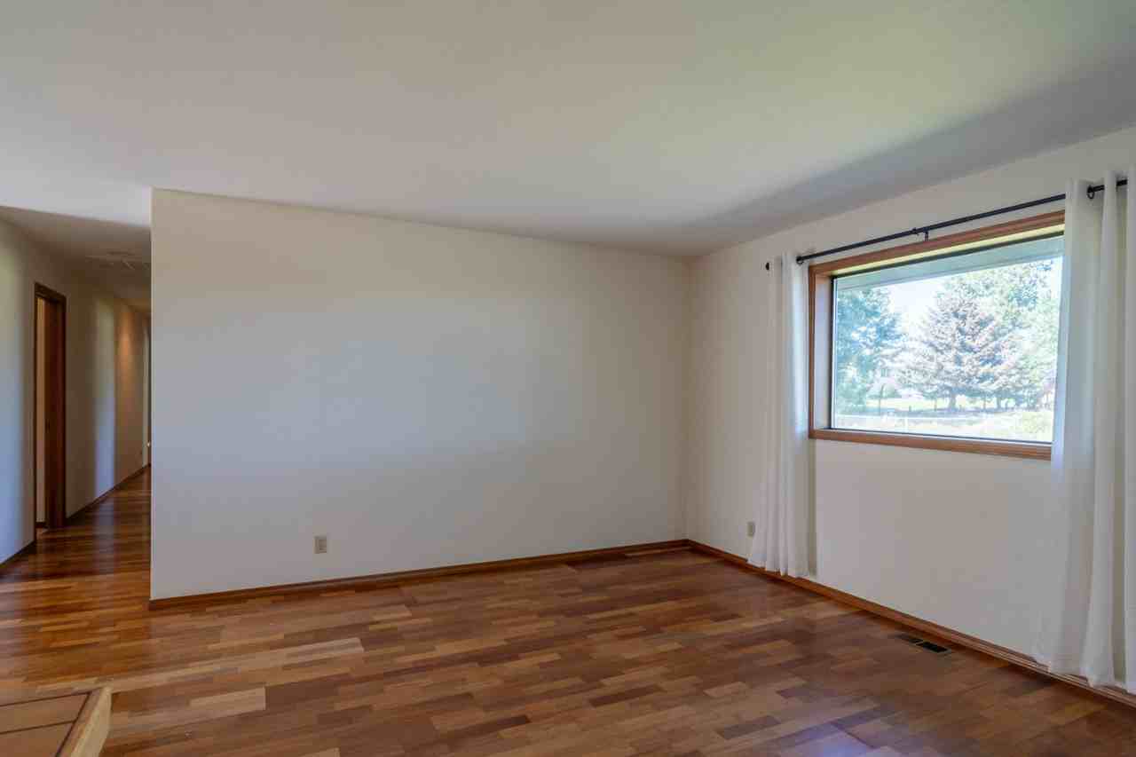 6829 Eagle Dr Ne - Photo 6 of 37