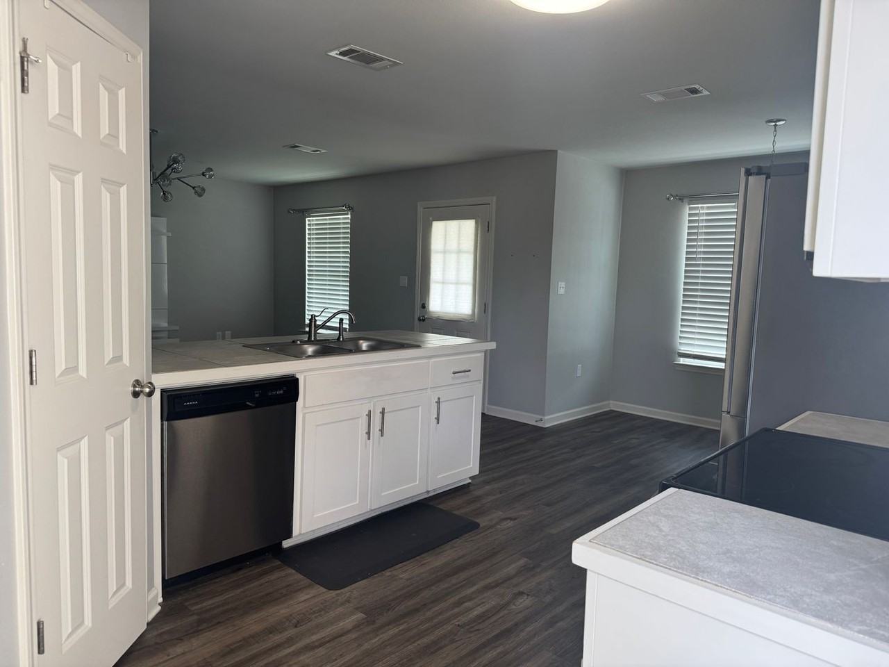 1501 Ravier Ln - Photo 2 of 12