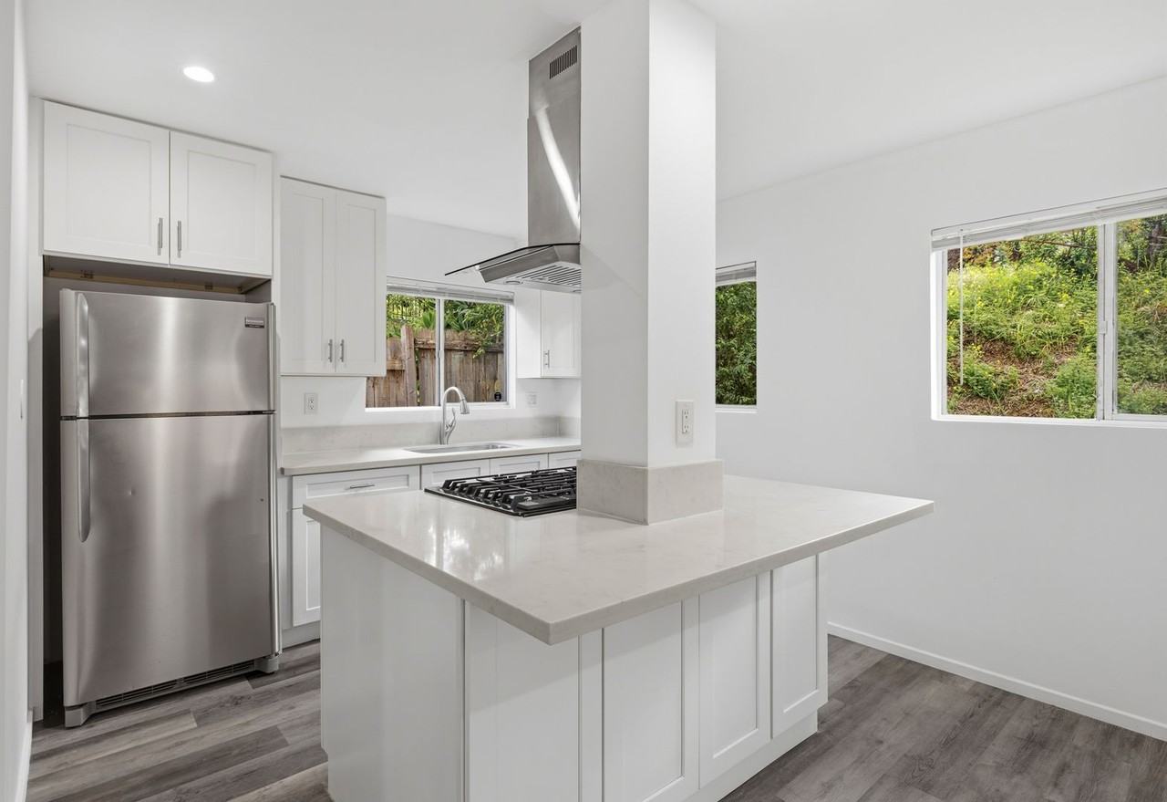 3680 Curlew St - Photo 3 of 34