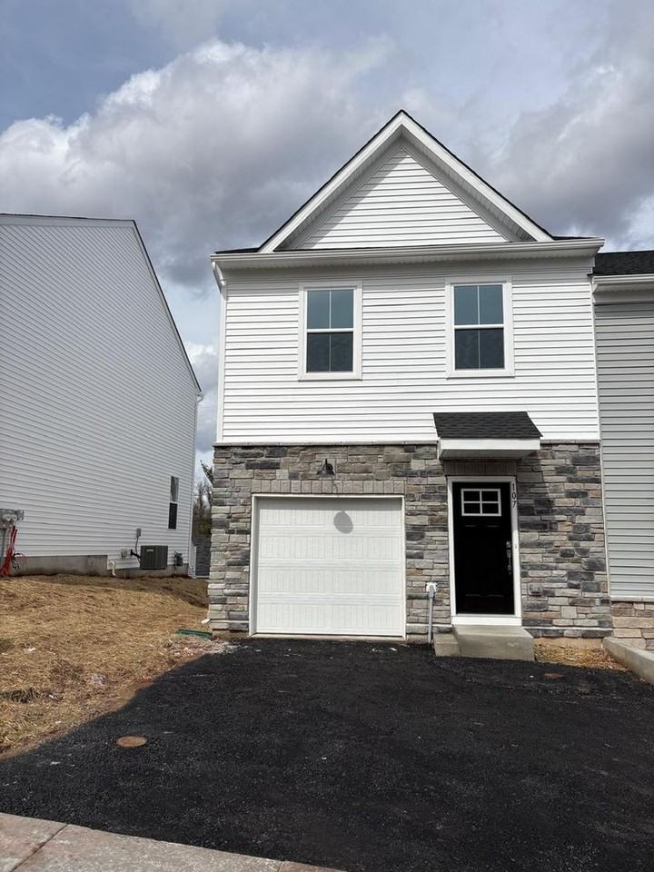 107 Abramo Victor Dr - Photo 2 of 38