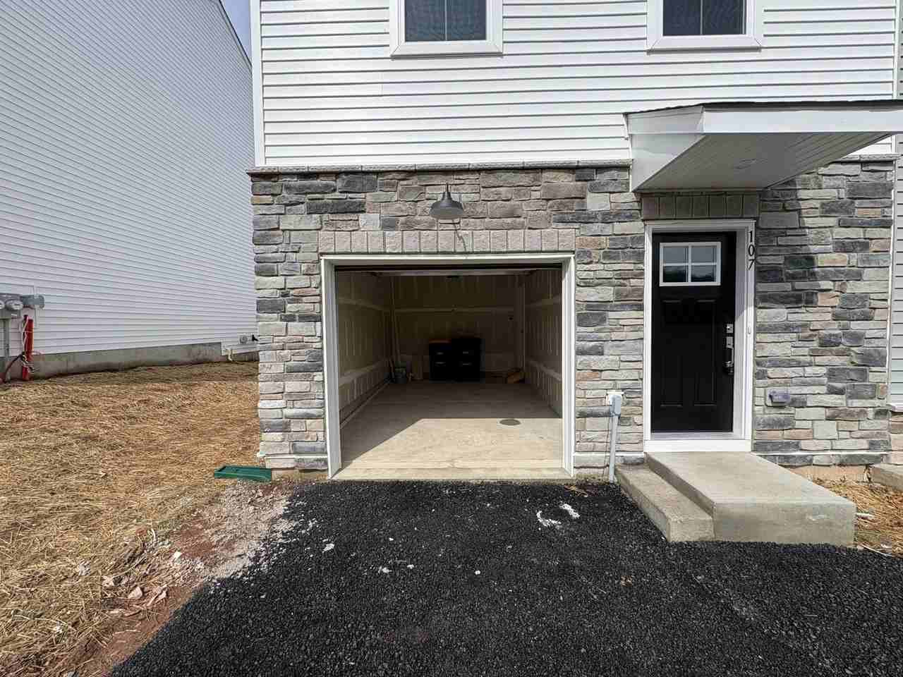 107 Abramo Victor Dr - Photo 5 of 38