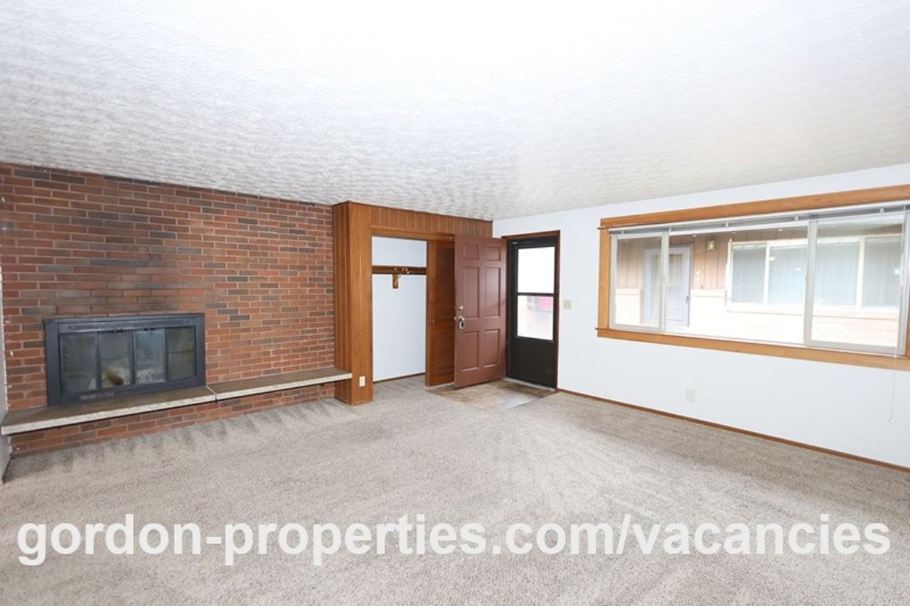 14832 Se Cedar Ave #3 - Photo 4 of 30