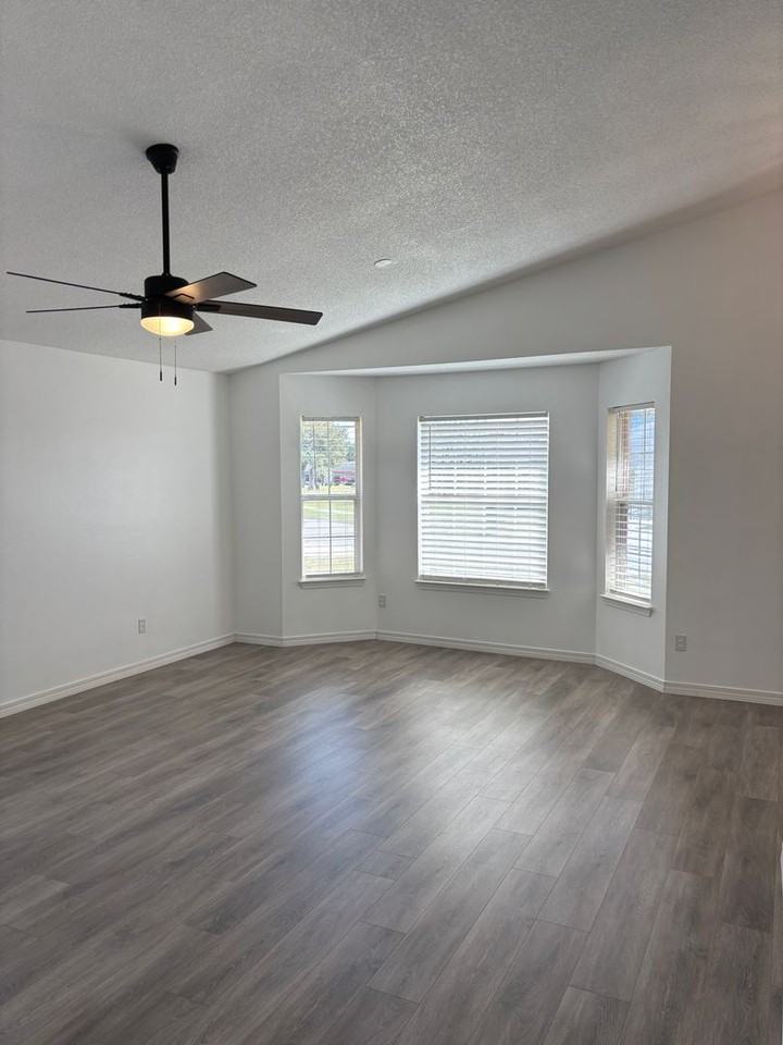 3154 Seafarers Way - Photo 2 of 20