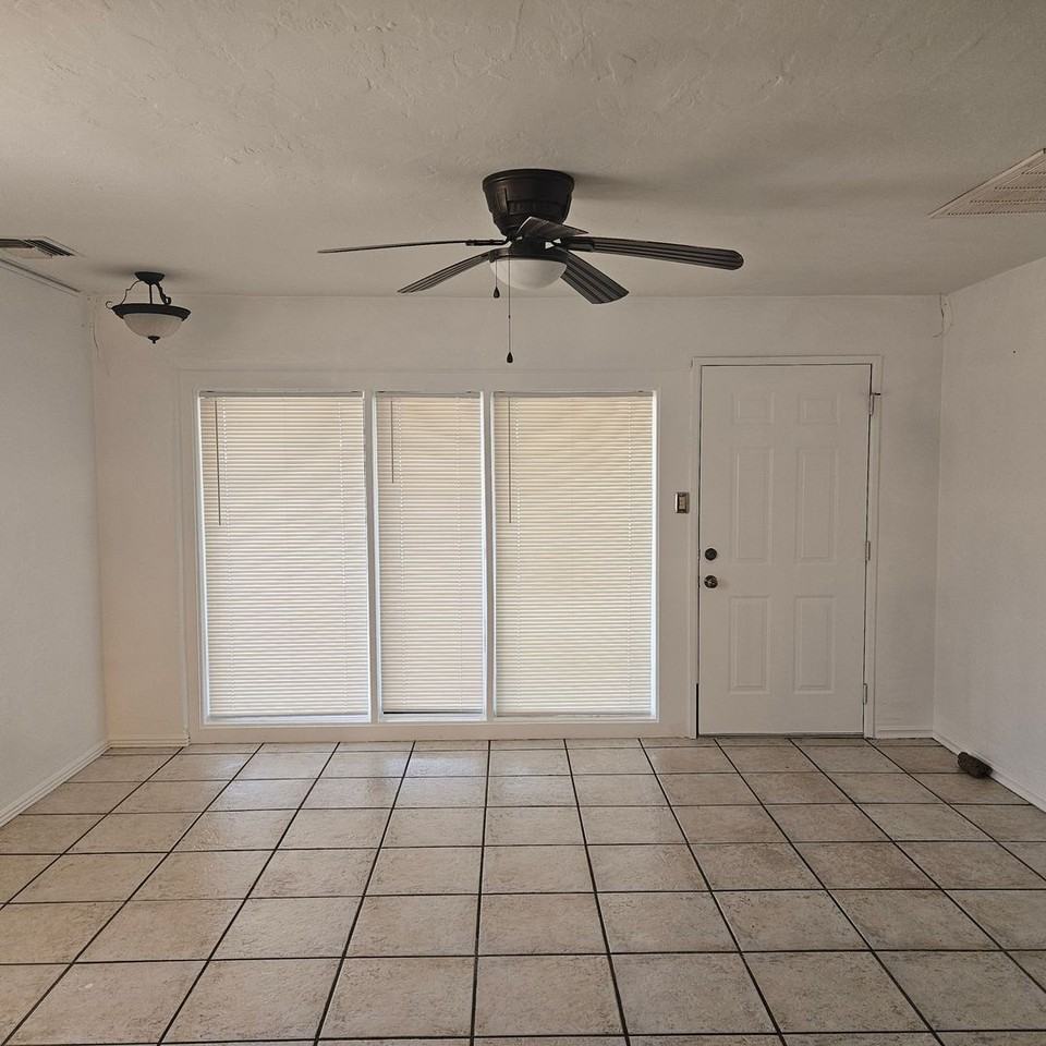 1012 S 8th Ave - Photo 2 of 26