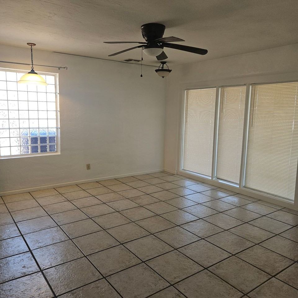 1012 S 8th Ave - Photo 3 of 26