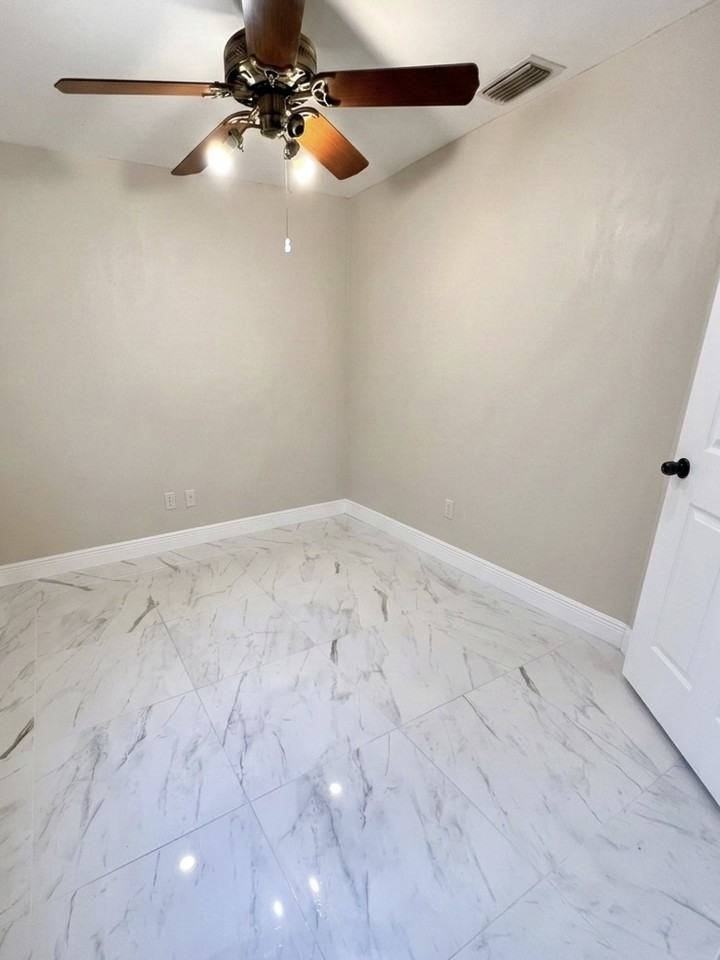 355B Springdale Dr - Photo 5 of 12