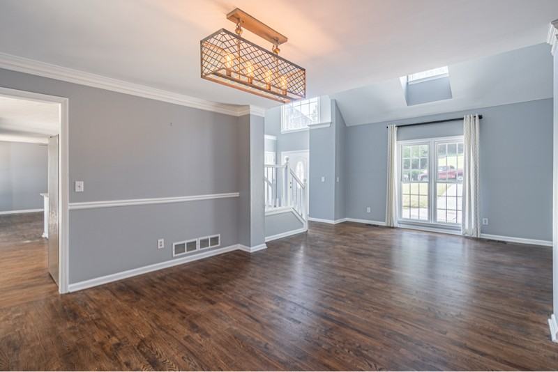 1321 Yorktown Cir - Photo 3 of 15