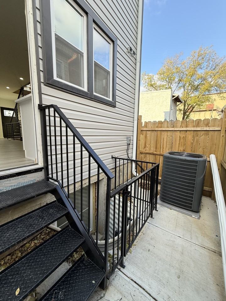 2511 N Leithgow St #NA - Photo 2 of 40