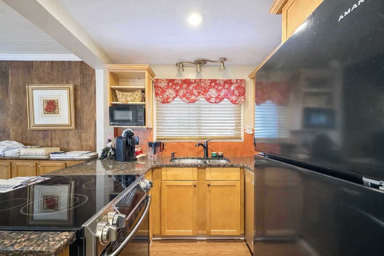 100 Water St #0 - Photo 4 of 12