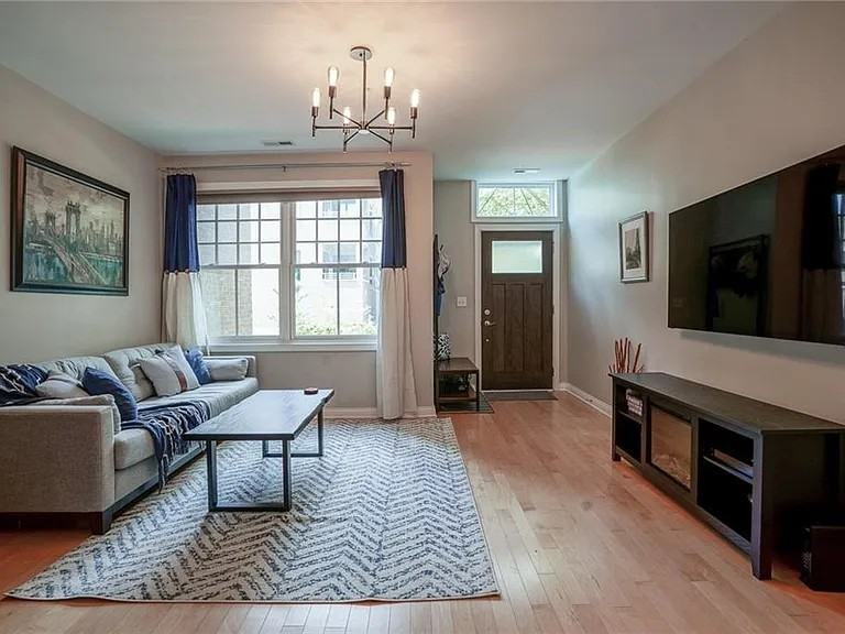 527 N Park Ave - Photo 2 of 17