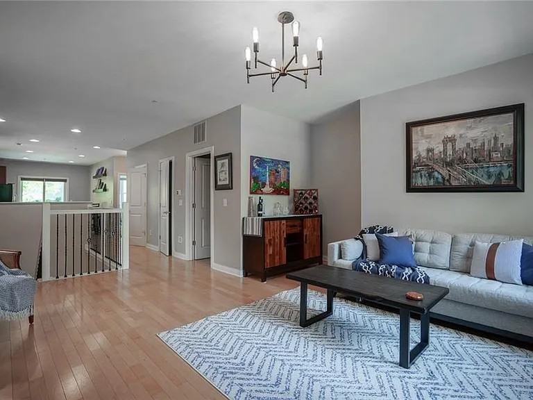 527 N Park Ave - Photo 3 of 17