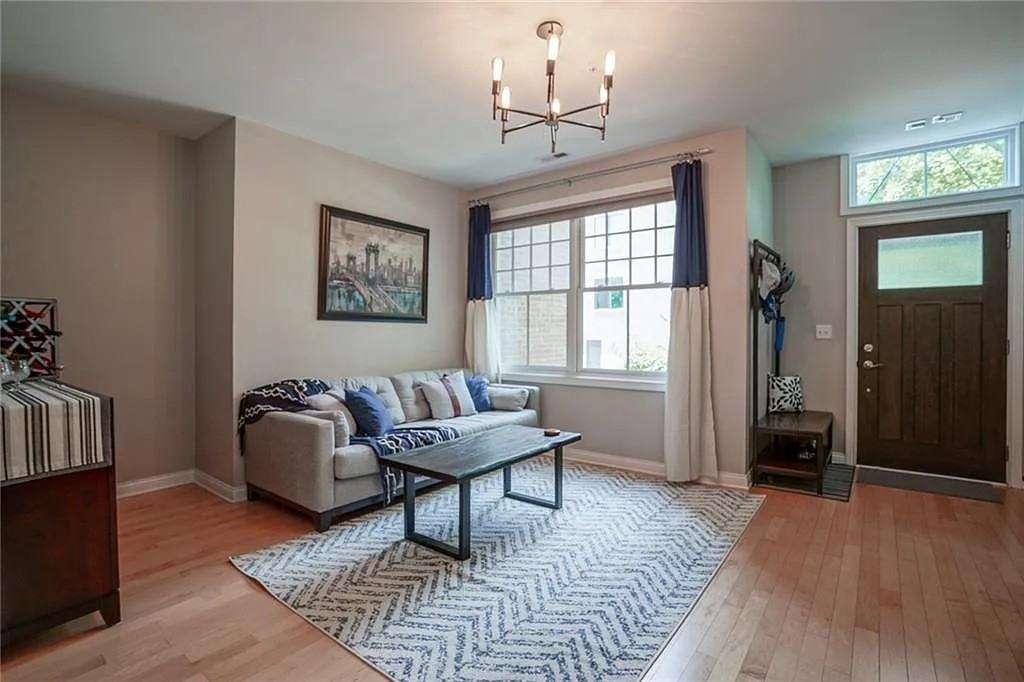 527 N Park Ave - Photo 4 of 17