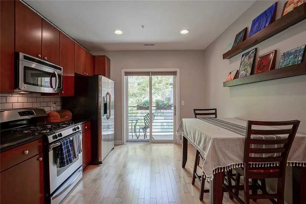 527 N Park Ave - Photo 5 of 17