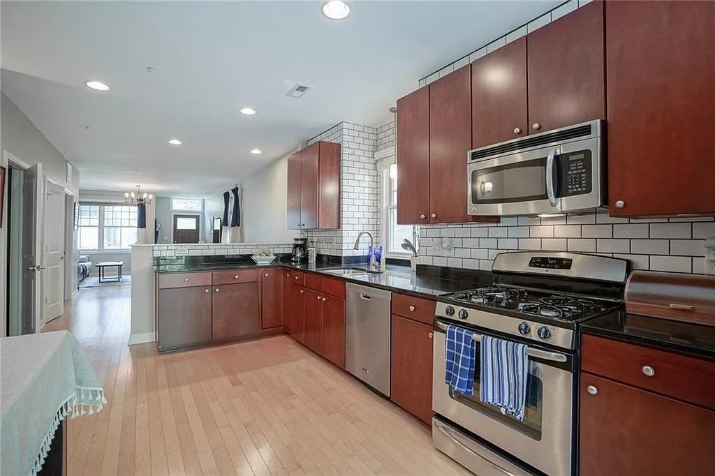 527 N Park Ave - Photo 6 of 17