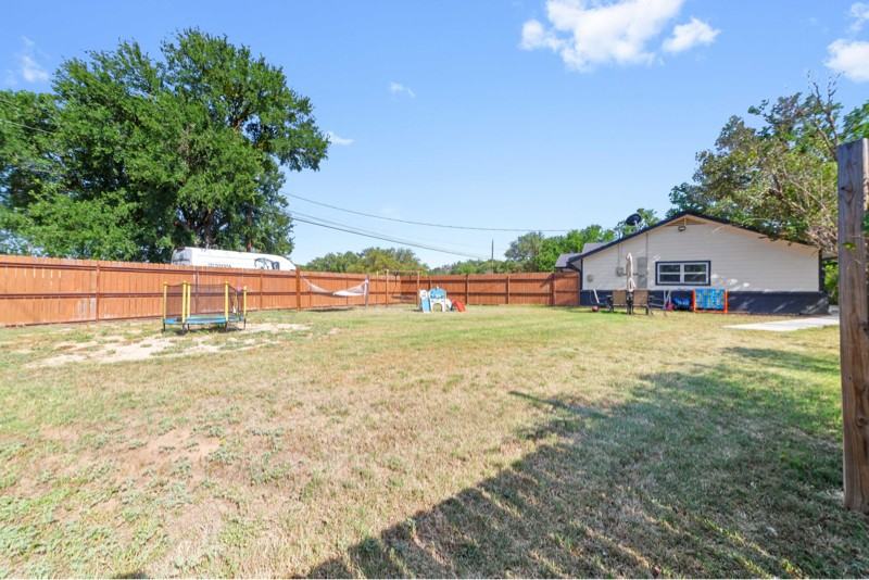 3209 4th St - Photo 2 of 31