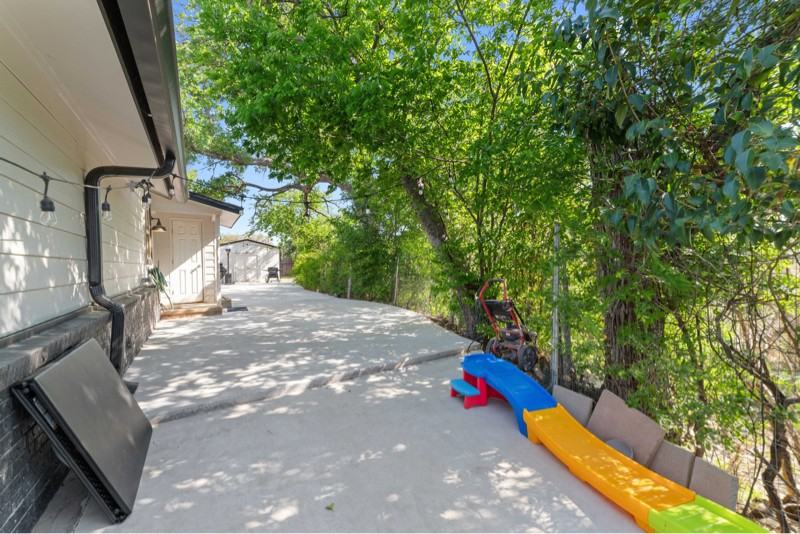 3209 4th St - Photo 5 of 31