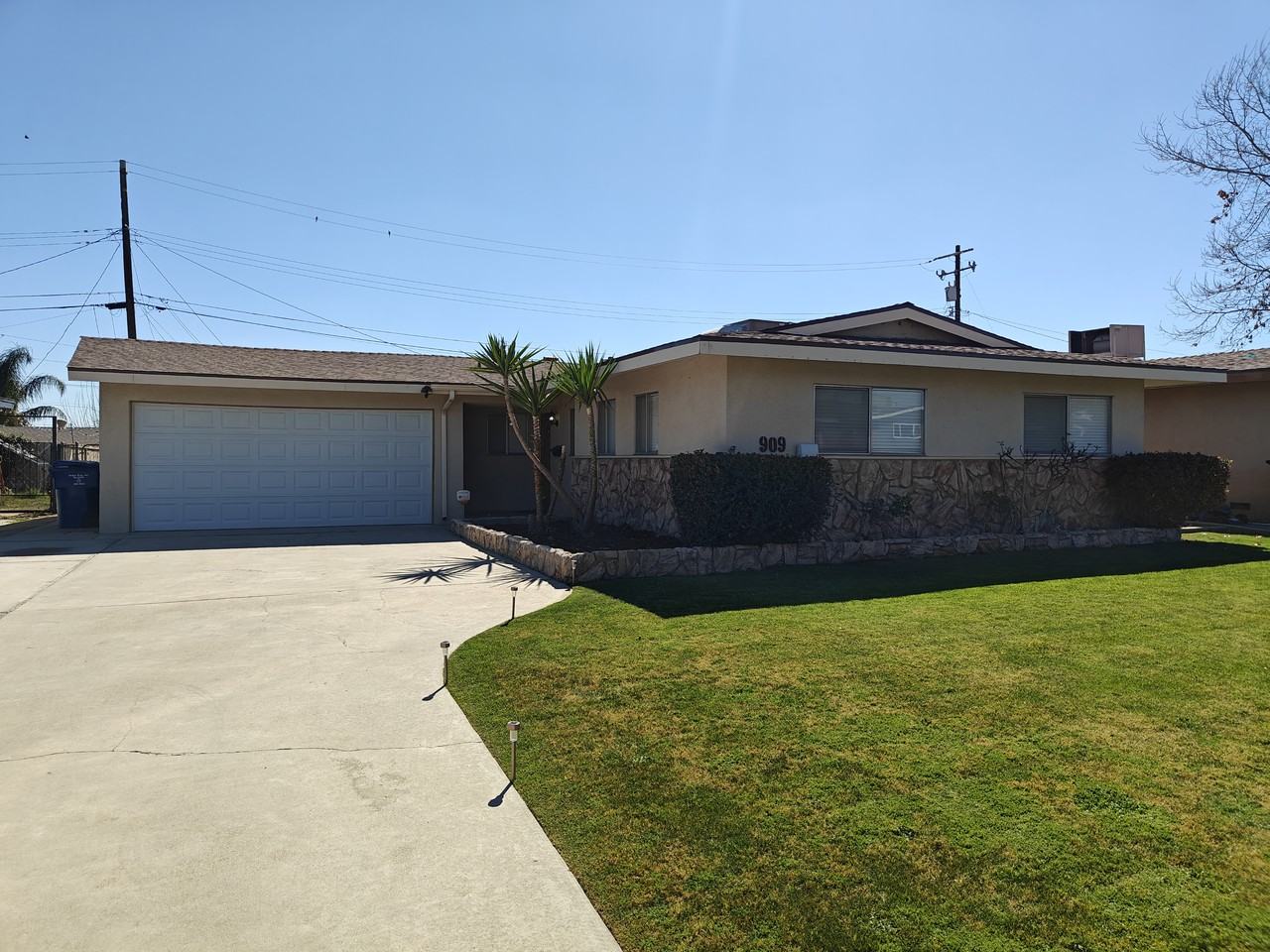 909 Dwina Ave - Photo 2 of 15