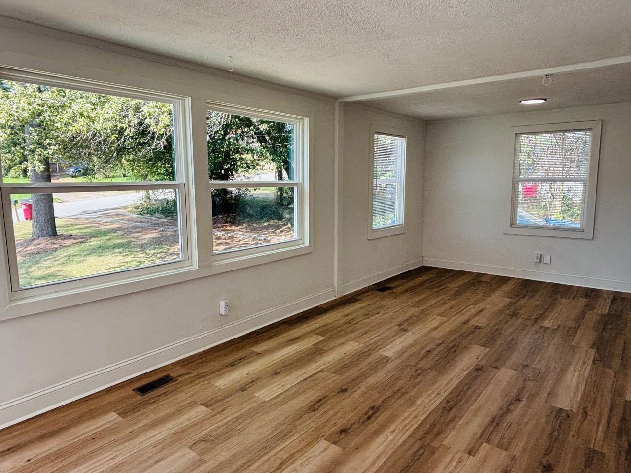 1615 Engle Dr - Photo 5 of 11