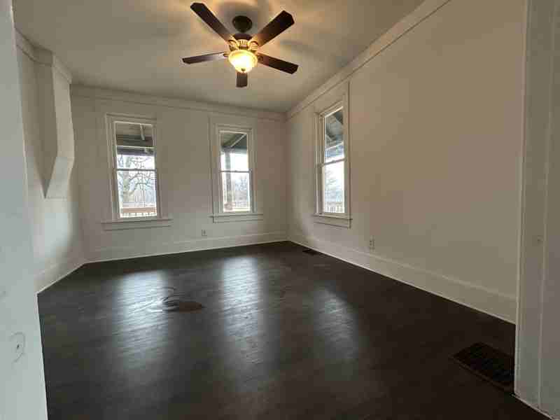 1668 Memorial Ave - Photo 2 of 20