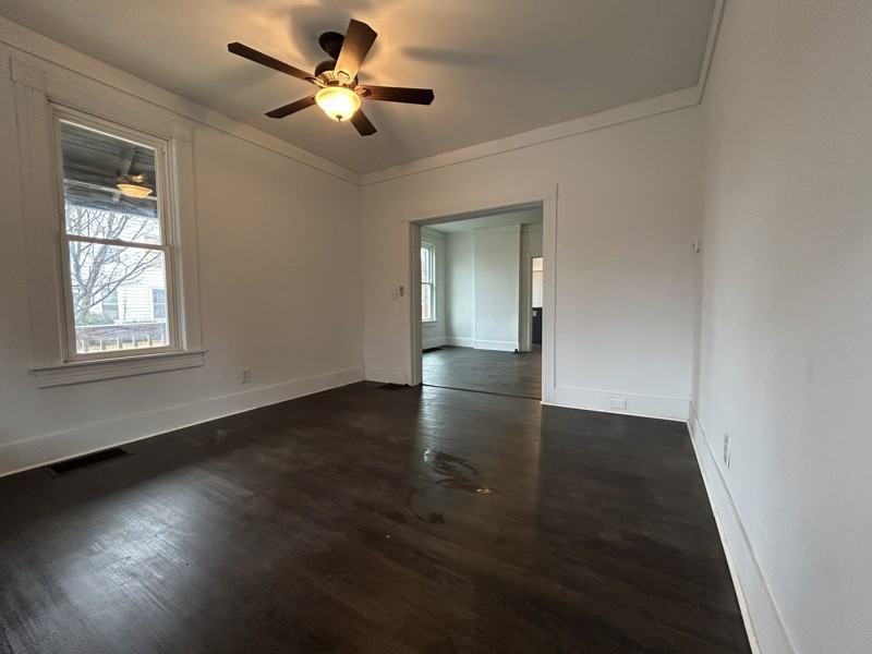 1668 Memorial Ave - Photo 3 of 20