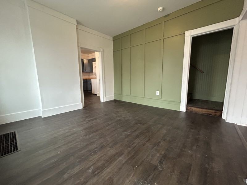 1668 Memorial Ave - Photo 5 of 20