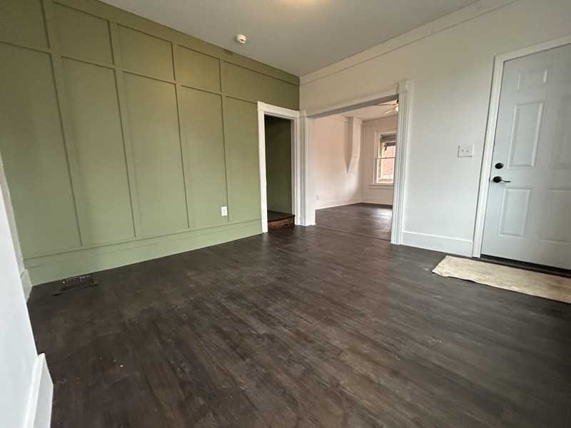 1668 Memorial Ave - Photo 6 of 20