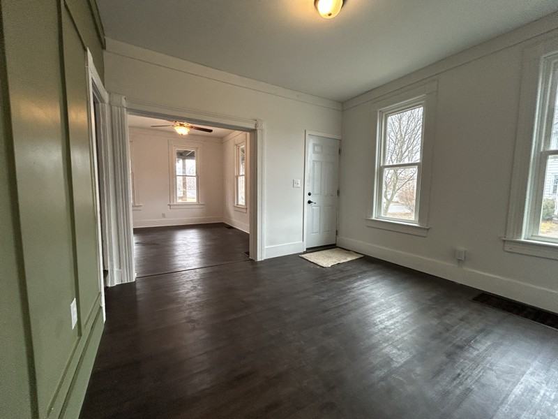 1668 Memorial Ave - Photo 7 of 20