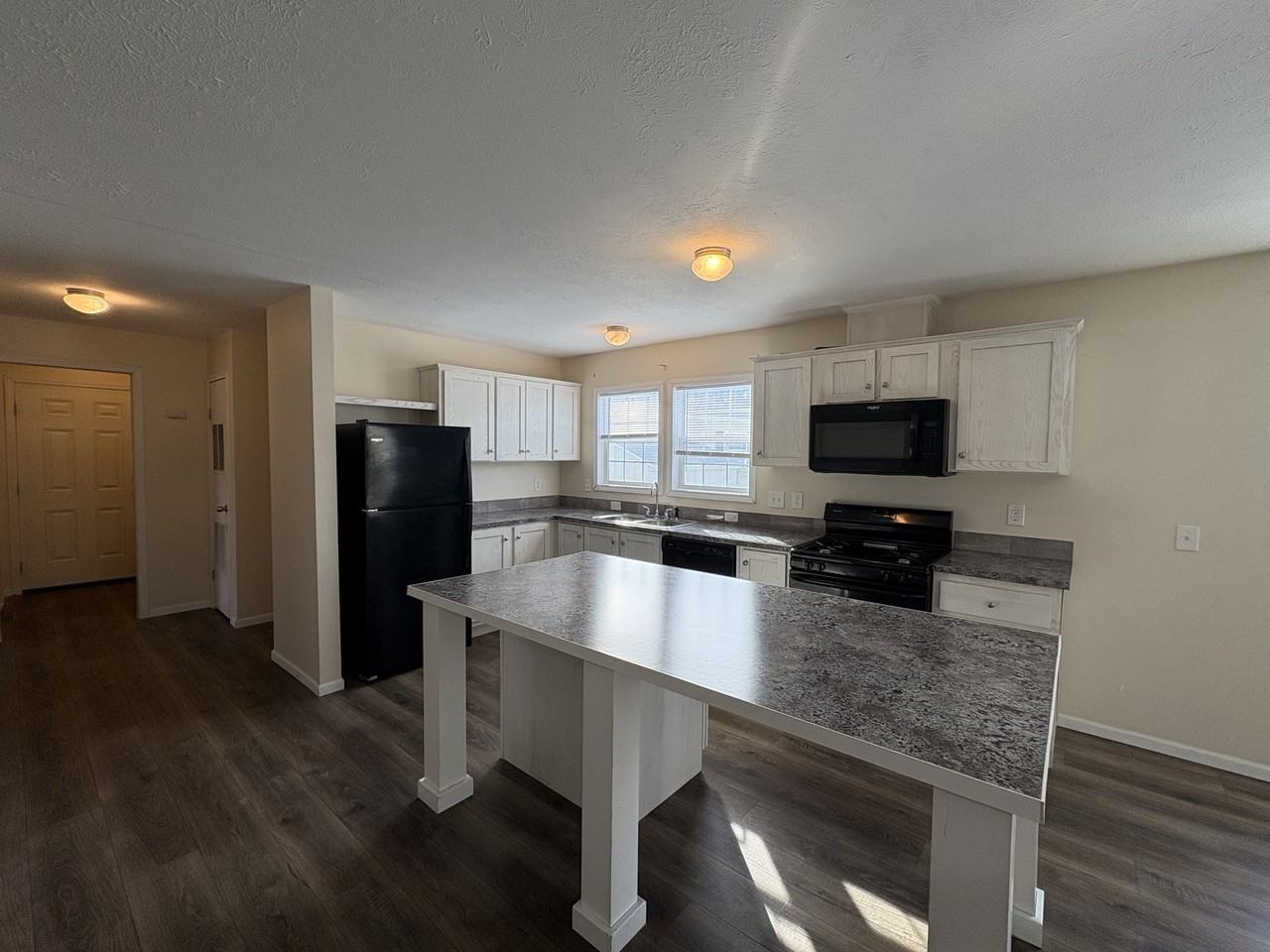 201 Barn Rdg - Photo 4 of 10