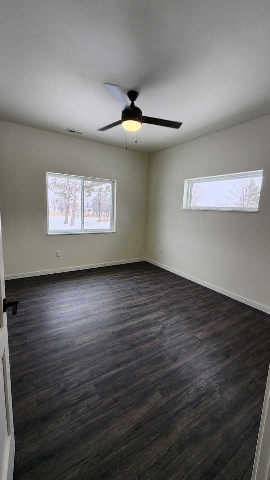 812 7th St Sw #B - Photo 3 of 9