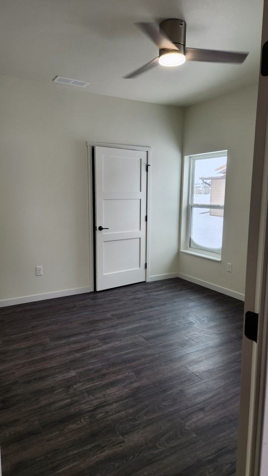 812 7th St Sw #B - Photo 4 of 9