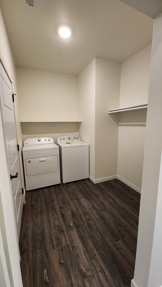 812 7th St Sw #B - Photo 5 of 9