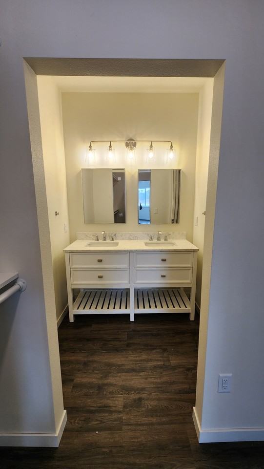 812 7th St Sw #B - Photo 7 of 9