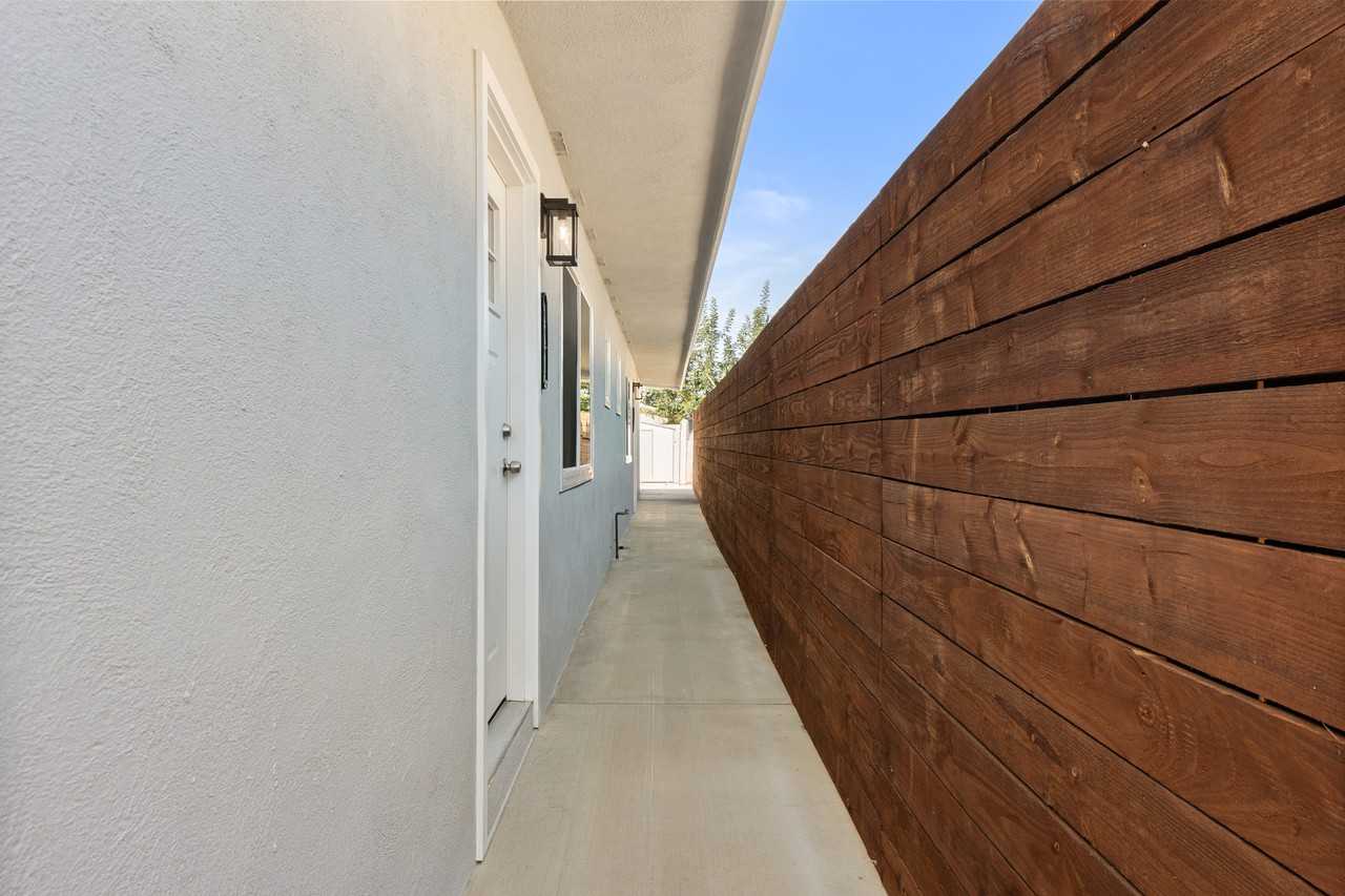 2051 E Harding St - Photo 3 of 16