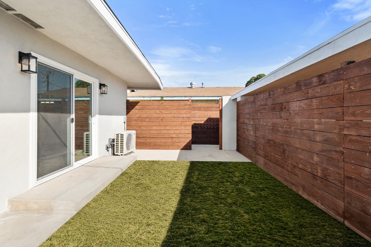 2051 E Harding St - Photo 4 of 16