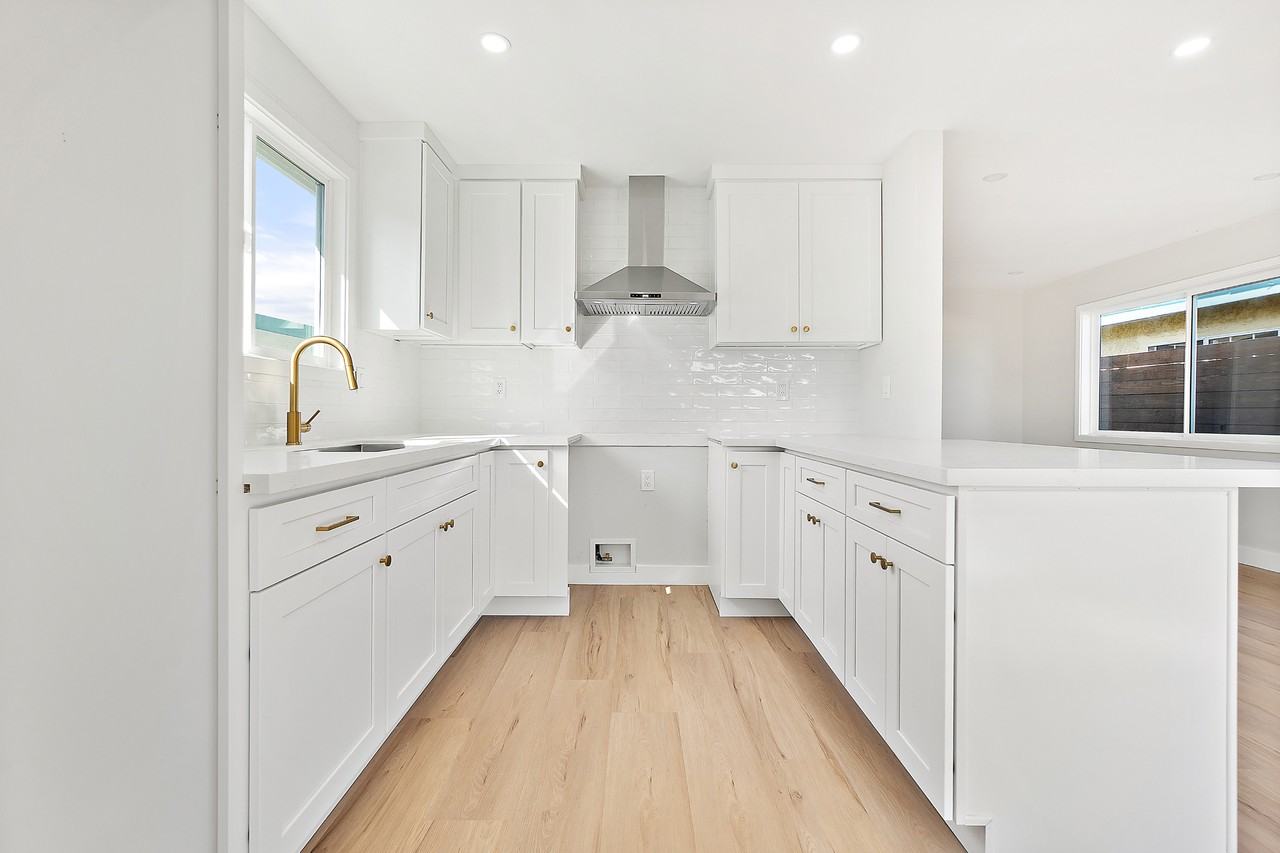 2051 E Harding St - Photo 7 of 16