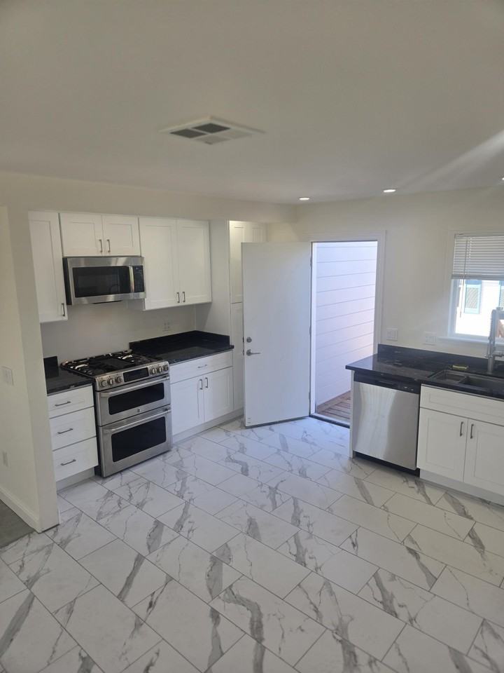 5137 Garvin Ave - Photo 3 of 20