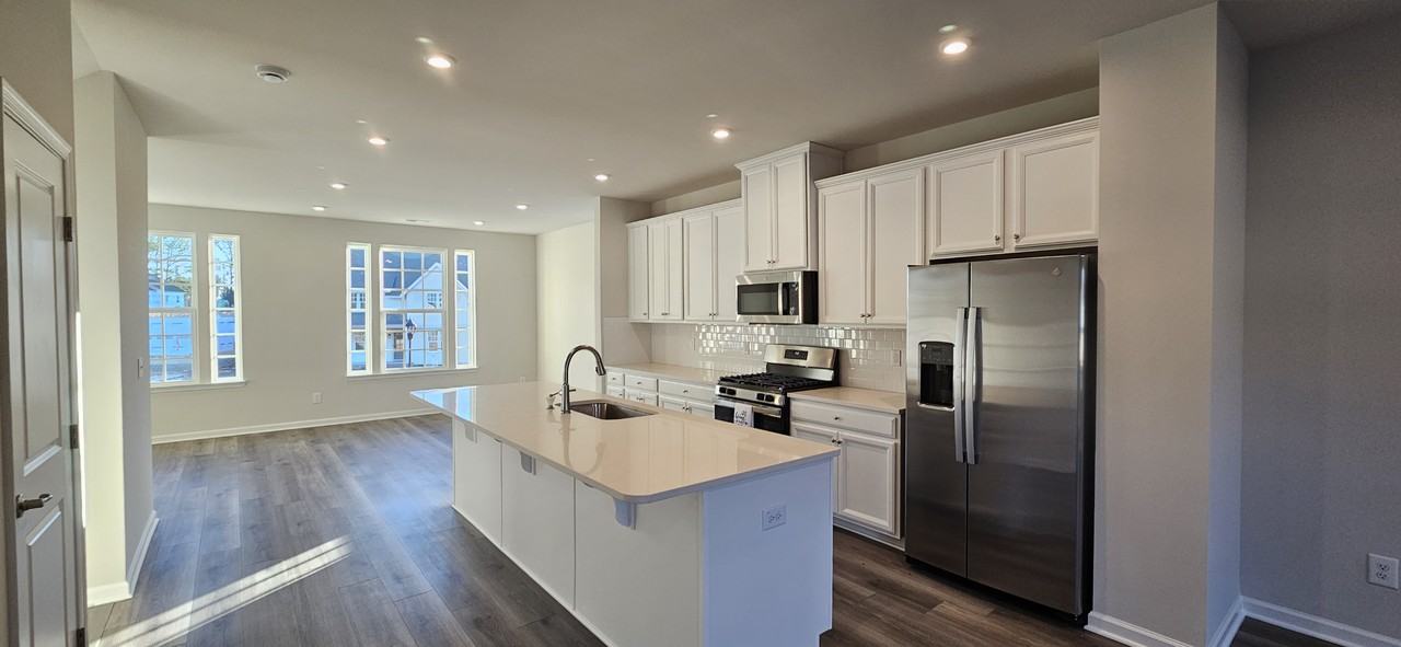 504 Whitehall Cir - Photo 3 of 20