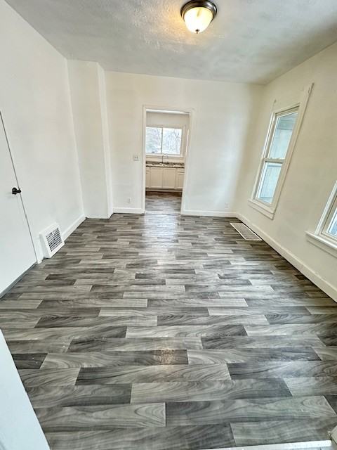 703 W 18th St - Photo 2 of 9