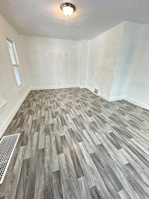 703 W 18th St - Photo 3 of 9