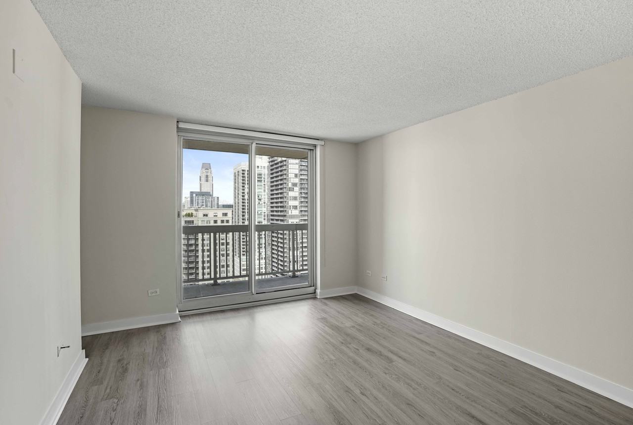 490 N State St - Photo 6 of 17