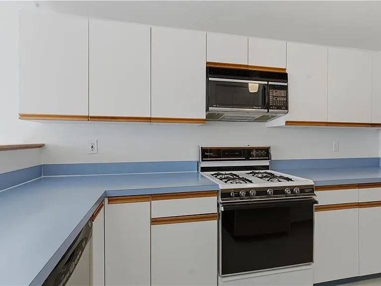 39 Waterview Dr #C - Photo 3 of 10