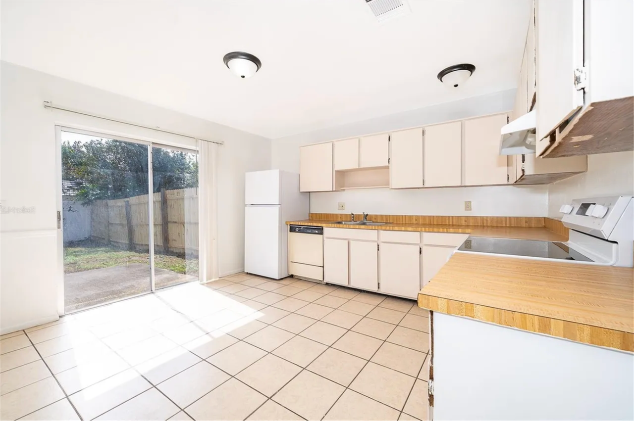 8026 Woodduck Dr - Photo 4 of 9