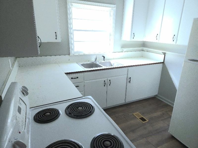 1305 Edna Pl - Photo 3 of 11