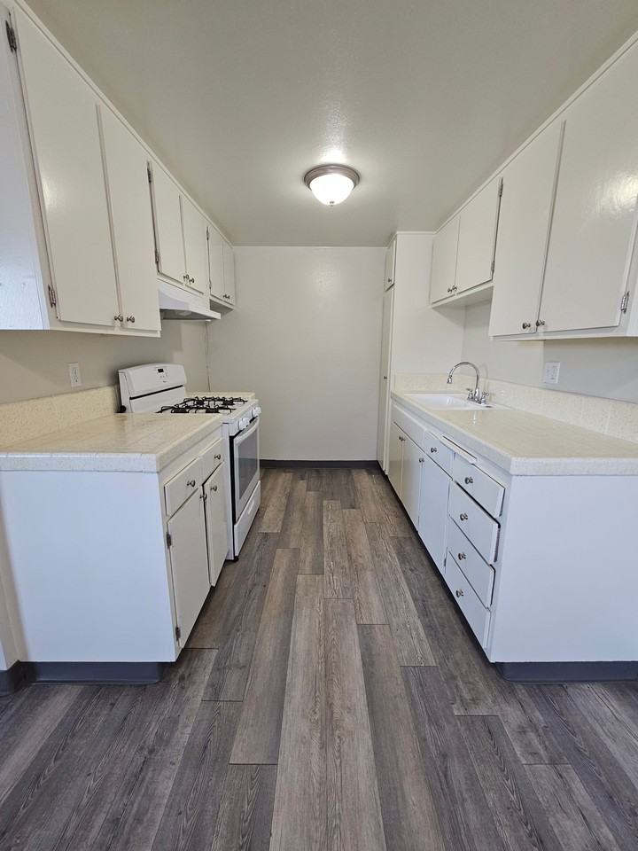 1135 W I St #38 - Photo 2 of 10