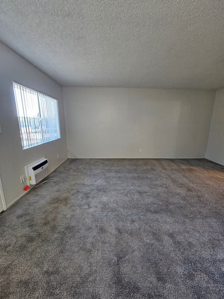 1135 W I St #38 - Photo 5 of 10